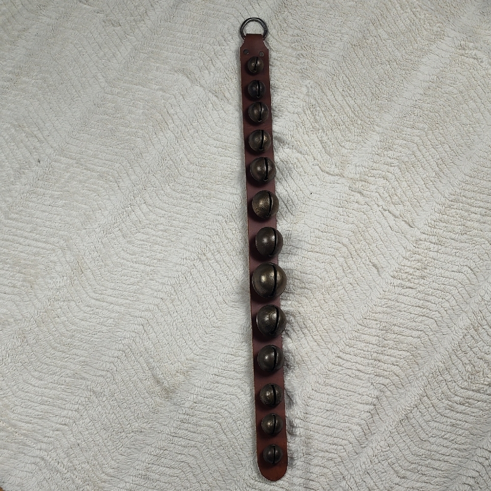 Beautiful Vintage Sleigh Bell On A Leather Strap 13 Bells